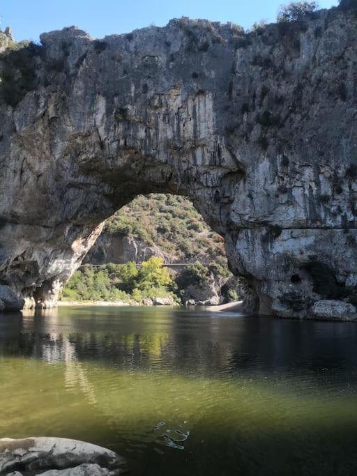 Lou Caladou Gite En Pierre Avec Bain A Remous Vallon-Pont-d'Arc Exterior photo